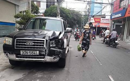 Tài xế nghi say xỉn điều khiển xế hộp tông vào ngân hàng ở Sài Gòn rồi lái xe tẩu thoát