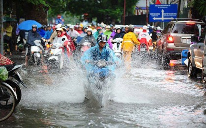 Bão số 5 gây mưa lớn ở Bắc Bộ, siêu bão Mangkhut giật trên cấp 17, tiến nhanh vào biển Đông
