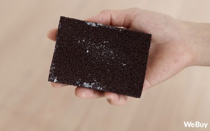 Thanh niên mua mút rửa bát thần kỳ quảng cáo trên mạng, ngờ đâu rửa xong bát đũa đi luôn bộ móng tay