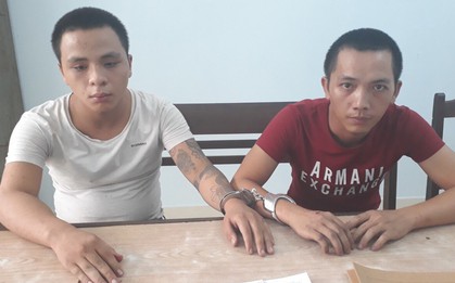 Mượn xe máy của mẹ đi cướp điện thoại, 2 thanh niên bị bắt chỉ sau 5 phút "hành sự"