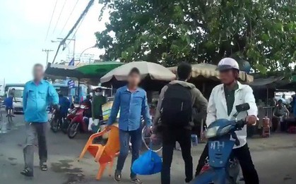 Mâu thuẫn việc giành khách, tài xế xe ôm bị đánh gục trước bệnh viện ở Sài Gòn