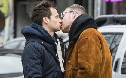 Lần đầu lên tiếng về cuộc tình tan vỡ với mỹ nam "13 Reasons Why", Sam Smith đã nói gì?