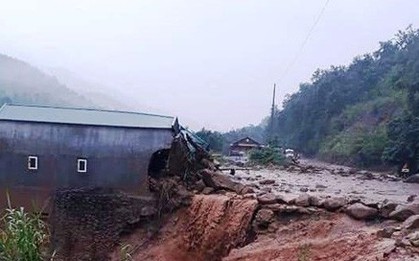 Lũ quét ập xuống bất ngờ, người dân ở Lai Châu chạy tán loạn
