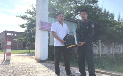 Nhặt được balo chứa gần 400 triệu đồng, chiến sĩ CSCĐ trả lại người đánh rơi