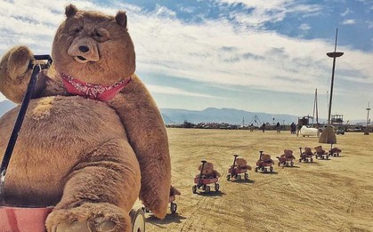 Chùm ảnh: "Lễ hội hoang dại" Burning Man 2018 sẽ khiến bạn ngỡ như đang lạc vào một bộ phim khoa học viễn tưởng