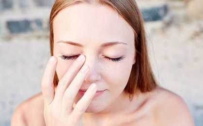 Thói quen rất nhiều người mắc phải nhưng gây ra tới 4 cái hại cho mắt