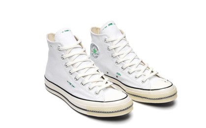 Nghệ nhân xăm nổi tiếng Hollywood – Dr Woo thể hiện tài năng trên Converse Chuck 70s