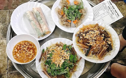 Lướt nhanh qua trường cấp 2 Ngô Sĩ Liên cũng thấy cả tỉ thứ ăn vặt hấp dẫn, chẳng khác nào một "thiên đường ăn uống"