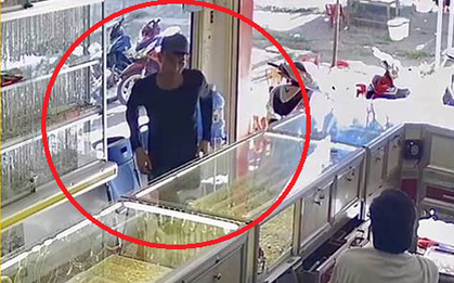 Clip: Nam thanh niên giả vờ vào mua vàng rồi giật dây chuyền bỏ chạy