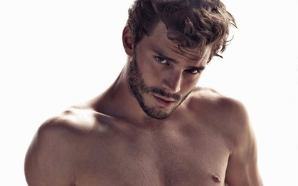Đóng cảnh nóng vẫn chưa đủ, "Christian Grey" Jamie Dornan hát luôn OST "Fifty Shades: Freed"