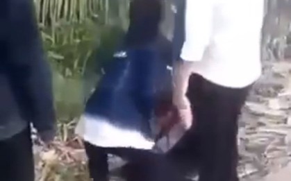 Nam sinh cấp 2 bị nhóm nữ sinh đánh hội đồng rồi tung lên mạng