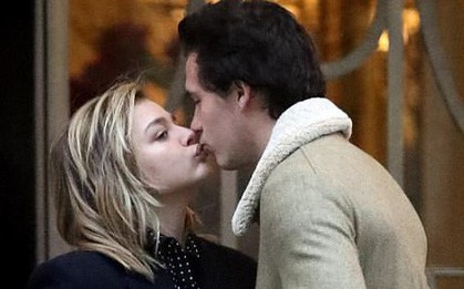 Hôn nhau trên phố, Brooklyn Beckham và Chloe Moretz dễ thương như đang quay phim tình cảm