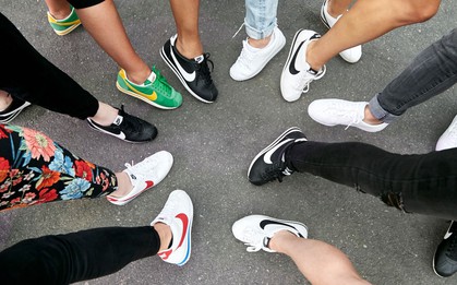 eBay công bố loạt con số ấn tượng: 107.000 đôi Superstar, 28.000 đôi Rebook Classic, 24.000 đôi Nike Cortez được bán trong năm 2017