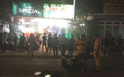 Xe máy chở bia gãy đôi sau va chạm, 3 người bị thương