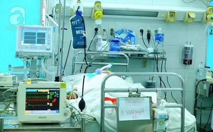 TP.HCM: Vừa chạy xe vừa nghe điện thoại, người đàn ông bị cướp tấn công nguy kịch