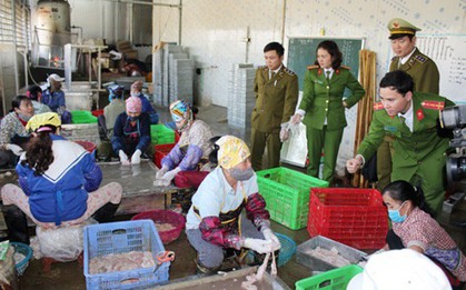 Đột nhập cơ sở kinh doanh phát hiện hơn 4 tấn nội tạng không rõ xuất xứ