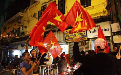Chạy nhảy cổ vũ về hãy nhớ làm những điều này cho đôi chân để đề phòng thoái hóa khớp