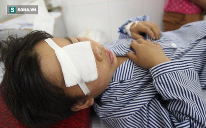 Mẹ đau xót kể lại lúc rút dao nhọn khỏi mắt con 10 tuổi