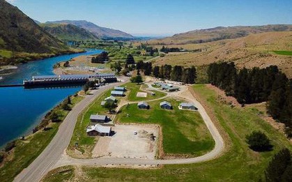 Bạn có thể mua lại cả ngôi làng ở New Zealand với giá 41,8 tỷ để đưa tất cả anh em đến ở cùng cho vui