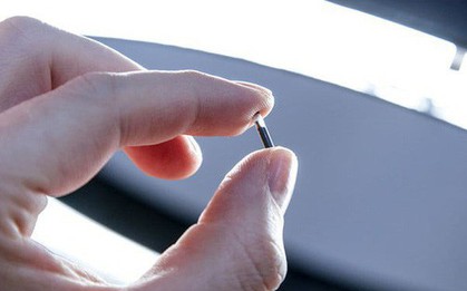 Nhiều người đã cấy một con microchip dưới da để đỡ mất công mang theo các loại thẻ, còn bạn thì sao?