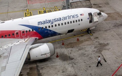 Thân nhân hành khách MH370 công bố tìm thấy mảnh vỡ của máy bay