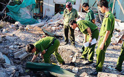 Vụ nổ làm người đàn ông tử vong: Mái nhà bị hất tung, vợ hoảng hốt thấy tay chồng đứt lìa