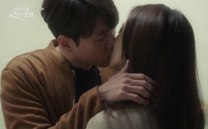 Park Shin Hye khóc tiễn lâm li như thể Hyun Bin sắp ra chiến trường ở “Hồi Ức Alhambra”