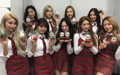 Sau "phốt" BTS, MOMOLAND rút kinh nghiệm nhưng vẫn vướng nghi vấn vô lễ với NU'EST W, thiếu tôn trọng EXO