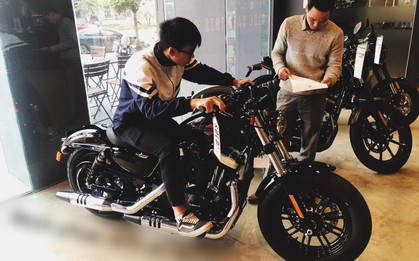 Sau cô dâu được tặng 200 cây vàng là nam sinh "số hưởng" được bố tặng xe Forty-Eight 2019 đầu tiên tại Hà Nội giá gần 500 triệu