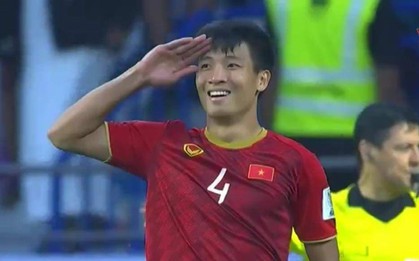 Bùi Tiến Dũng ăn mừng phong cách chú bộ đội, cú sút nuột nà chứ không còn làm fan thót tim nữa