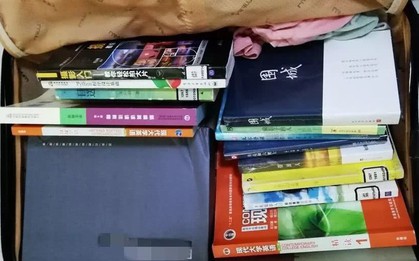 Chết cười với vali về quê của sinh viên: Mang một đống sách vở về học vì ngại đi chơi