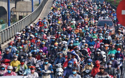 "Ngộp thở" với hình ảnh kẹt xe không lối thoát trên đường vào trung tâm Sài Gòn những ngày gần Tết