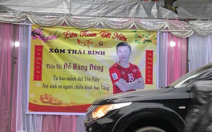 Gia đình tiền vệ Hùng Dũng dựng rạp, nấu cỗ để cổ vũ đội tuyển Việt Nam trước trận tứ kết