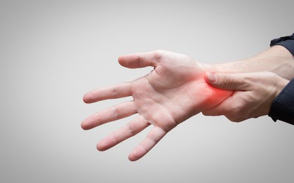 Nghe thì tưởng không liên quan nhưng đây lại là những triệu chứng cho thấy xương của bạn đang có vấn đề