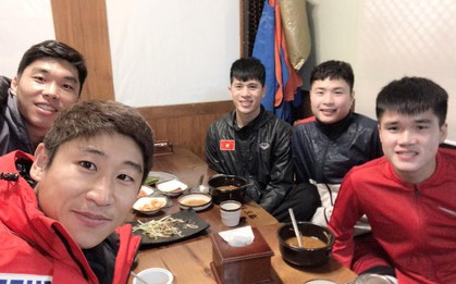 Đình Trọng hớn hở khoe ảnh đi ăn, danh tính người mời cơm sẽ khiến bạn bất ngờ