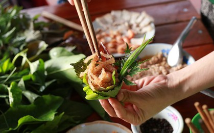 Kon Tum có 1 loại gỏi cuốn chung tới hơn 30 loại lá và là một đặc sản nức tiếng vùng Tây Nguyên
