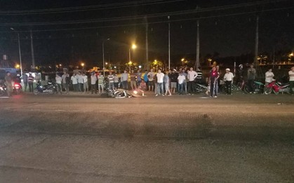 Đi xe máy tông trúng người bán hàng rong qua đường, 1 người tử vong, 2 người bị thương nặng