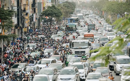 Ảnh: Hà Nội giáp Tết, có một nỗi ám ảnh kinh hoàng mang tên tắc đường