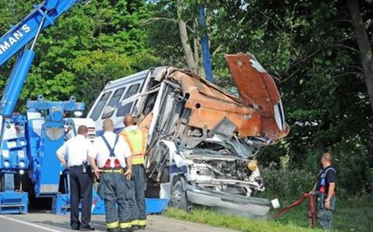 Xe tải đâm xe buýt tại Brazil, gần 30 người thương vong