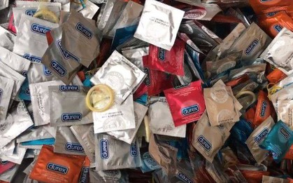 Phát hiện 300.000 bao cao su, gel bôi trơn hiệu Durex, OK,... nghi bị làm giả ở Sài Gòn