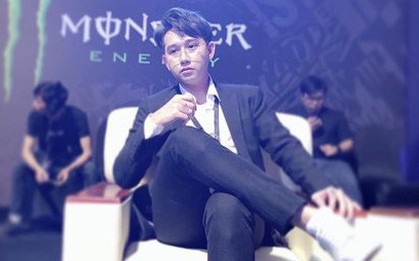 Chưa biết Team Flash thi đấu thế nào, nhưng Harvin đã kịp "đốn tim" phái đẹp với ảnh check-in thần thái ngút ngàn rồi đây!