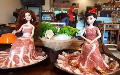 Những pha trình bày món ăn như… muốn đuổi khách đi của các nhà hàng “dị” nhất thế giới, cẩn thận xem xong “nghẹn”!