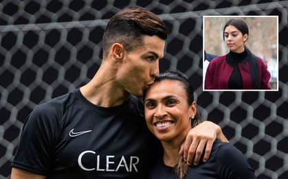 Ronaldo gây sốc khi đăng ảnh hôn đồng nghiệp nữ lên trang cá nhân, fan đồng loạt thắc mắc: "Georgina đang ở đâu rồi"