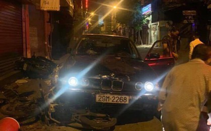 Kinh hoàng ô tô BMW tông gục hàng loạt người đang chờ mua xôi trên phố Hà Nội