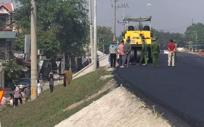 Hà Nội: Kinh hoàng người đàn ông bị xe lu cán tử vong