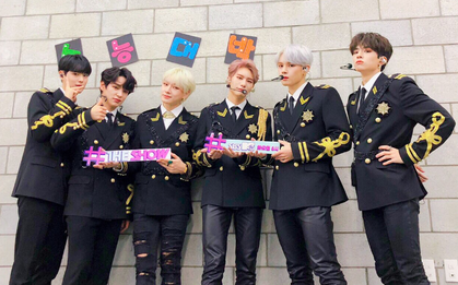 Sau hơn 1000 ngày ra mắt, "em trai Apink" cuối cùng cũng thắng cúp đầu trong sự nghiệp nhưng không thể ăn mừng trọn vẹn giống NU'EST