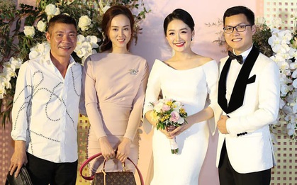 NSND Công Lý sánh đôi tình tứ bên bạn gái kém 15 tuổi, tay trong tay xuất hiện trong đám cưới của BTV Thu Hà