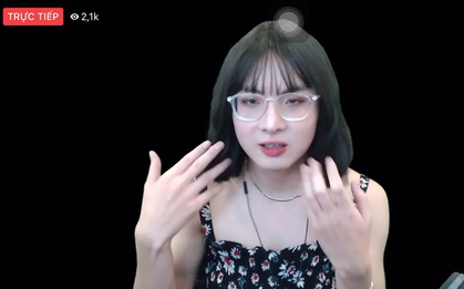 Học theo thánh cosplay Sneaky, siêu xạ thủ Noway hóa thân thành thiếu nữ vô cùng xinh đẹp trên kênh live stream cá nhân