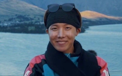 BTS hóa mực một nắng sau chuyến du lịch: Nỗi khổ không của riêng ai, dưỡng trắng cho đã để rồi lúc đi hết mình, lúc về hết hồn!