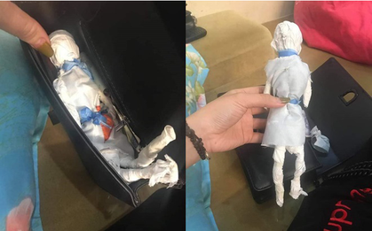 Hết hồn vì thấy con búp bê trắng toát trong túi xách, người mẹ trẻ chưa kịp định thần thì nhận lại câu trả lời dễ thương từ con